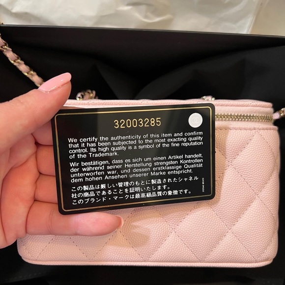 ❌SOLD❌Chanel vanity - Picture 7 of 8